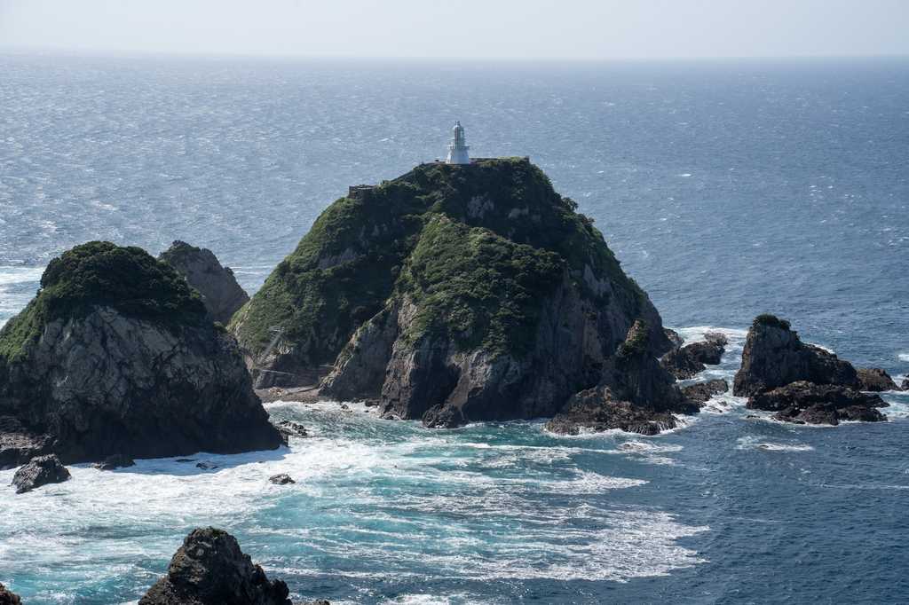 断崖の佐多岬灯台
